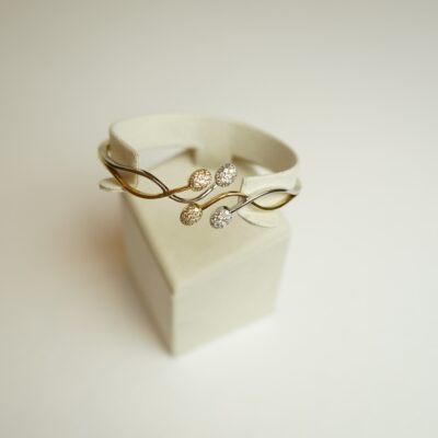 Gecisli Oval Taşlı Kelepce