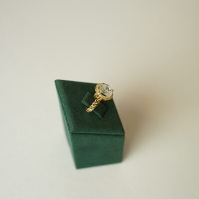 Oval Taşlı Burgu Yuzuk