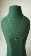 Yedi Tas Yıldız Kolye