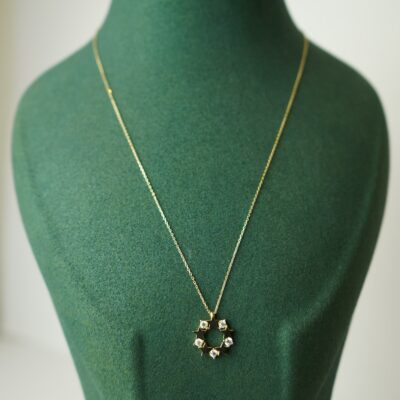 Yedi Tas Yıldız Kolye